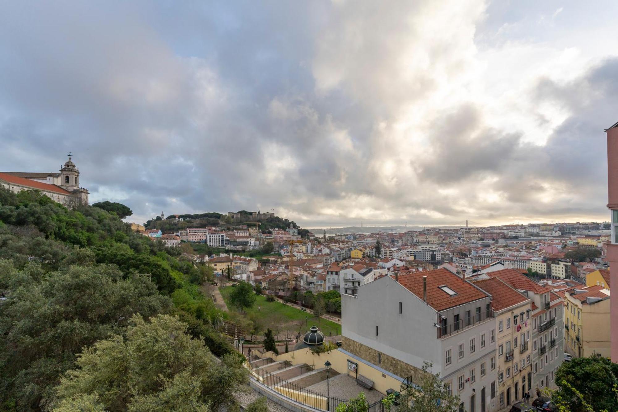 Magnificent Flat With Spectacular Views In Graca Apartment Lisbon Luaran gambar